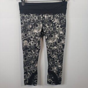 Lululemon Womens Crop Capri Daisy Floral Leggings Black White Size 6 / A79